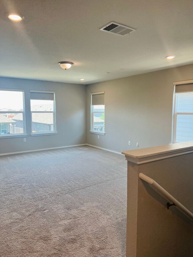 Building Photo - Tech Ridge Area Gem – Nearly 3,000 Sq Ft o...