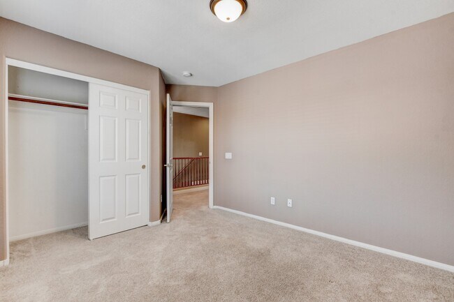 Building Photo - 1005 Roaring River Ave