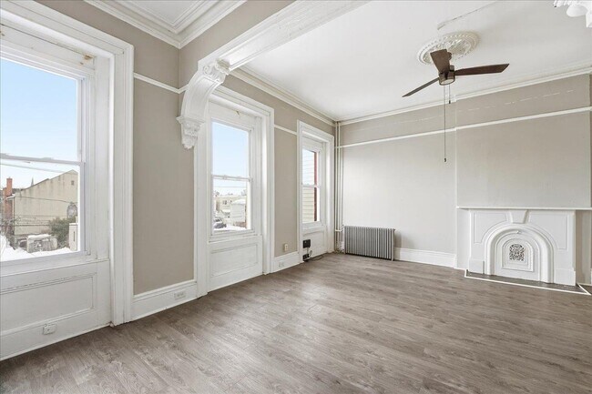 Building Photo - 289 Forrest St