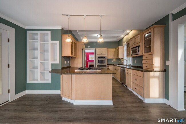 Building Photo - 90 Boston Post Rd