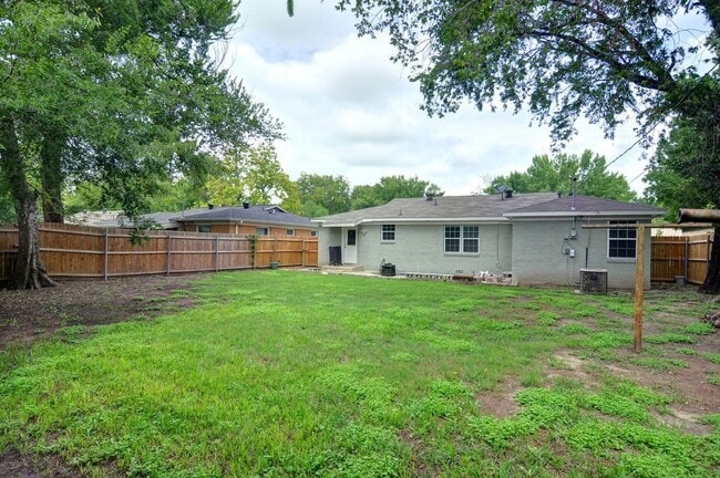 Building Photo - 5421 Fursman Ave