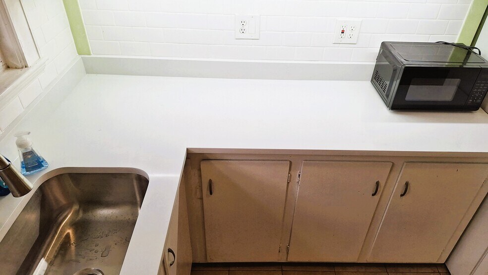 Quartz Counter Top - 30 Newbury Ave
