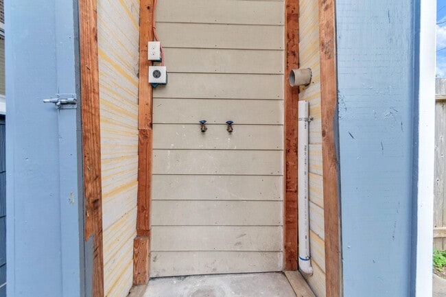 Building Photo - 4701 Burkett St.