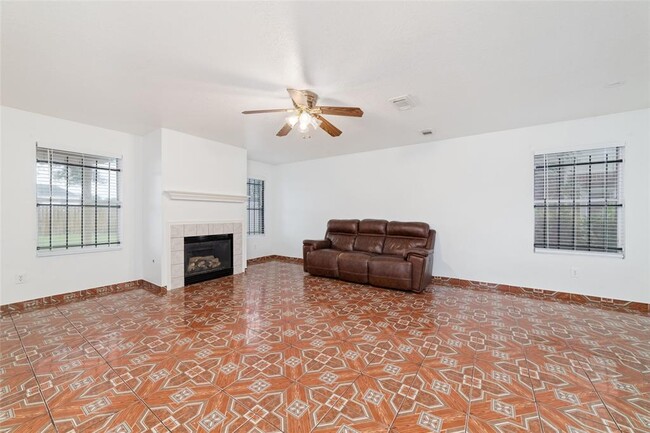 Building Photo - 1106 N Rock Dr