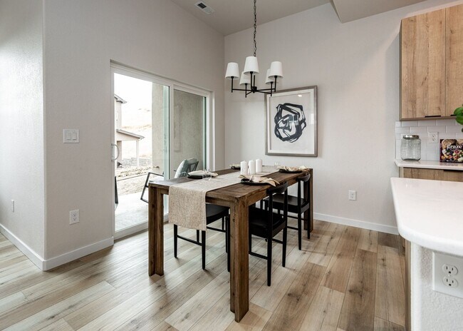 Building Photo - 3 Bedroom End Unit Luxury Townhome in Moun...