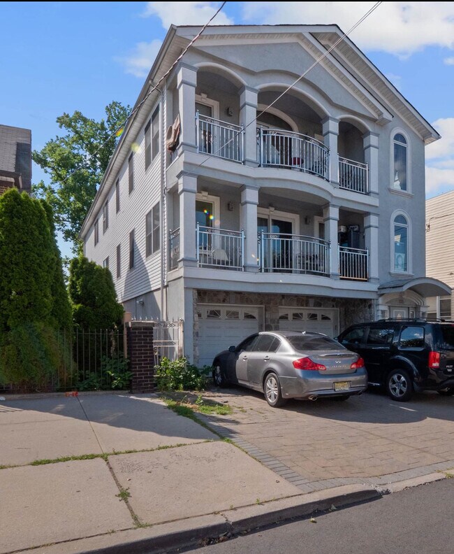 Building Photo - 105 Nelson Ave