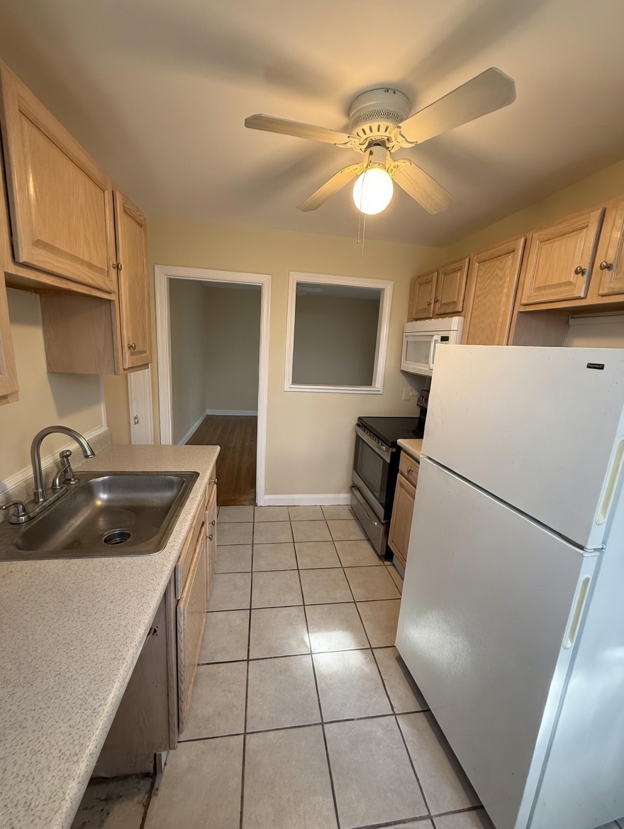 Kitchen - 190 Institute Rd