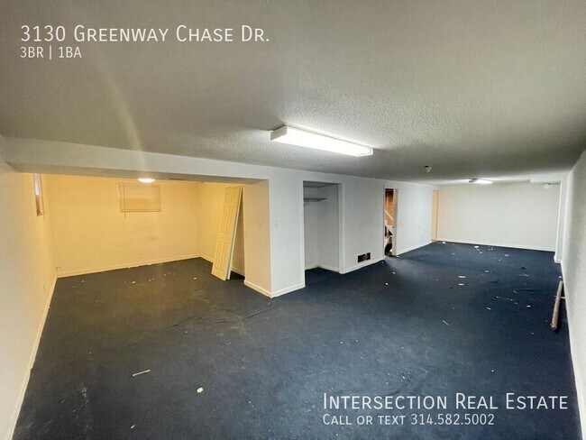 Building Photo - 3130 Greenway Chase Dr