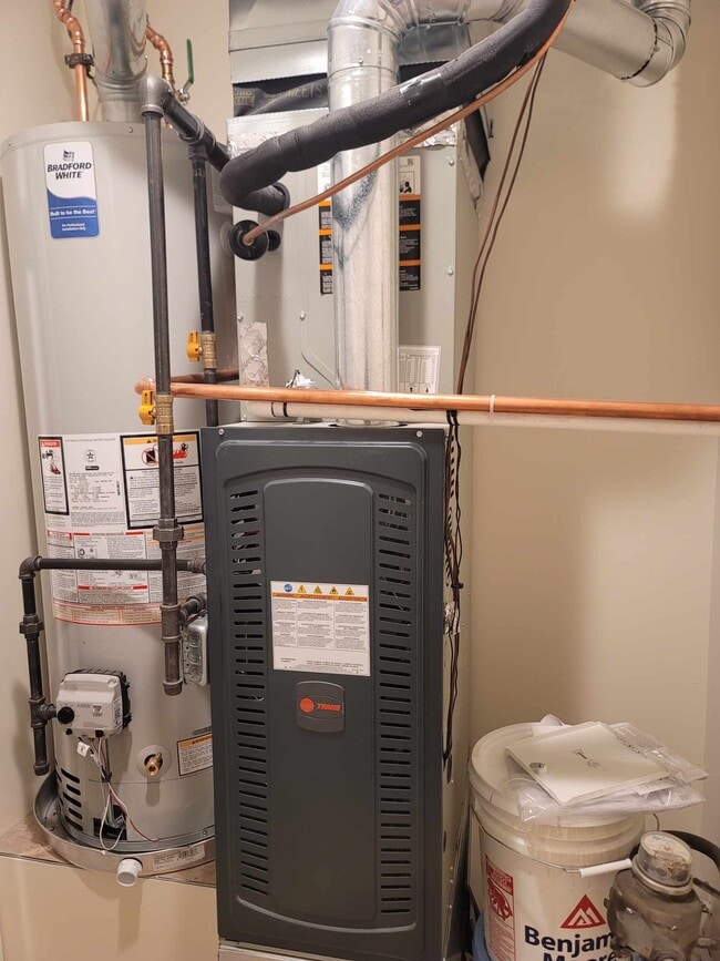 Building Photo - 27 Lear Ct