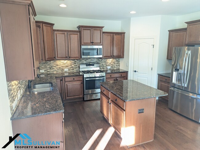 Building Photo - 833 Poplar St