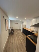 Building Photo - 1325 E Main St