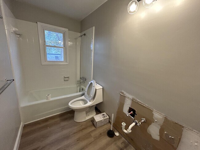 Building Photo - 517 Old Central Rd