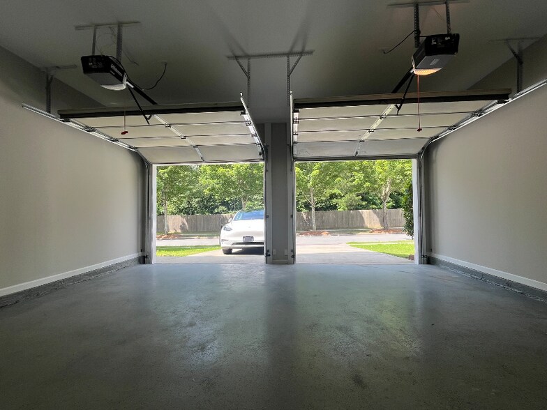 Building Photo - 2501 Southhaven Ln