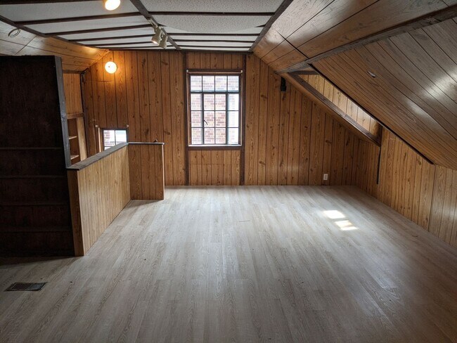 Building Photo - 5218 Bedford St