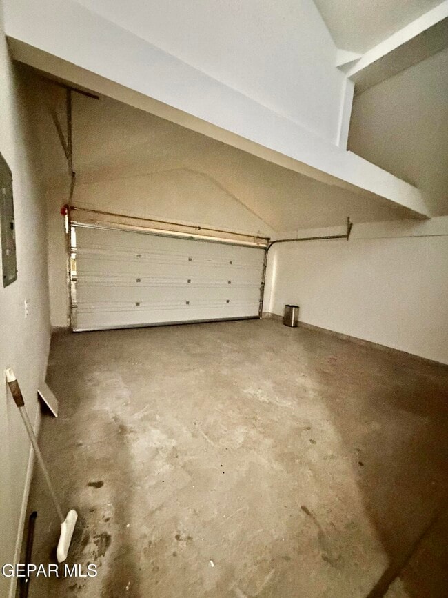 Building Photo - 1468 Plaza Verde Dr
