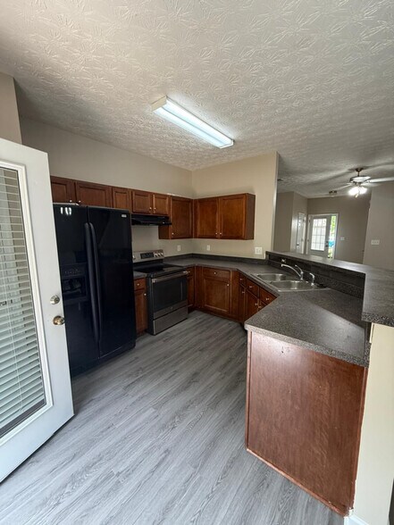 Building Photo - 518 Oakside Pl