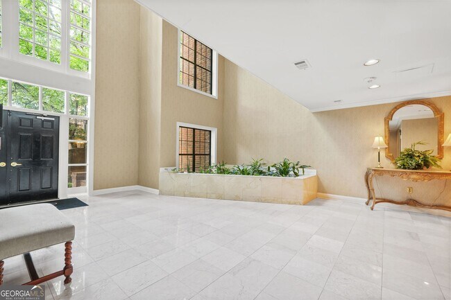Building Photo - 27404 Plantation Dr NE