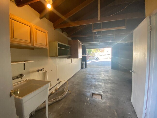Building Photo - Updated 3-bedroom, 2-bath home in PG!