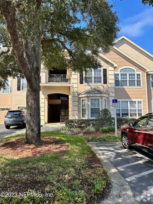 Building Photo - 13810 Sutton Park Dr N