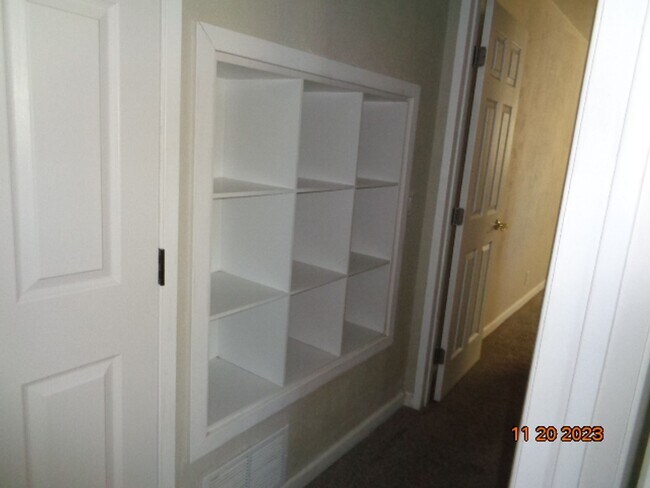 Building Photo - 720 Devonshire Ct