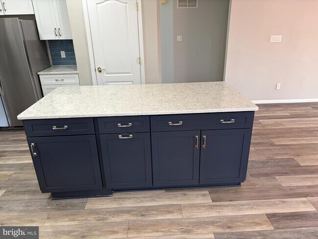 Building Photo - 506 Summervale Ct