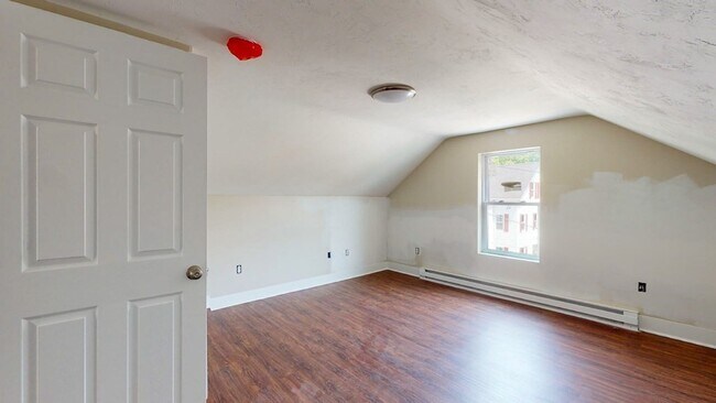 Building Photo - 10 5th Ave