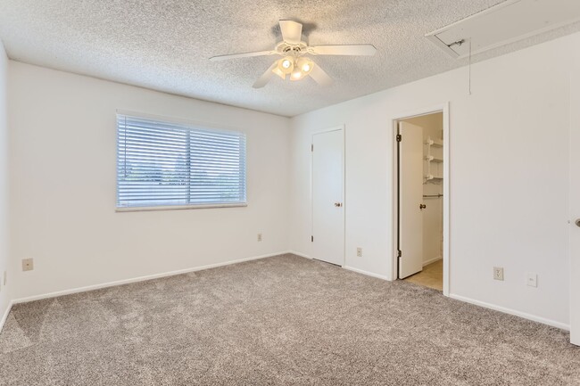 Building Photo - Evolve Real Estate: Stunning 2Beds/2 Baths, 1269 SQFT Condo with Two Assigned Parking Spots!