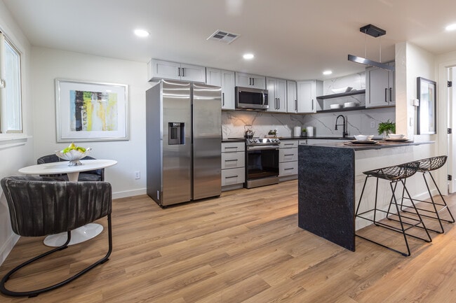 Primary Photo - Atrium Apartments