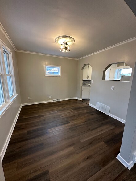 Dining Room - 154 W Plumer St