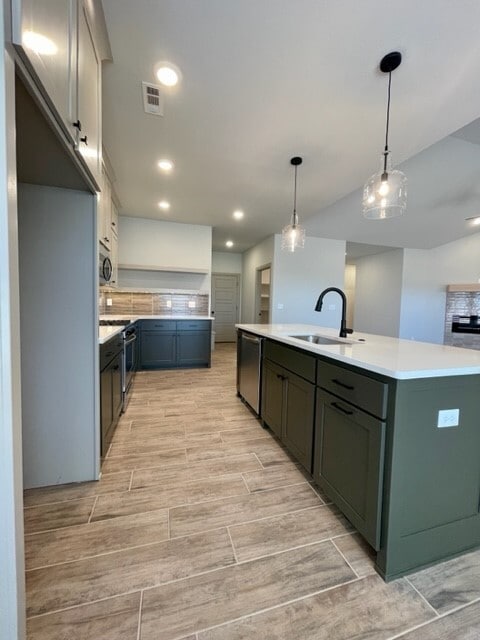 Building Photo - 912 Cook St