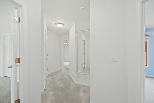 Building Photo - Silverton- Meticulous 4+ bedroom, 5ba, 2 car