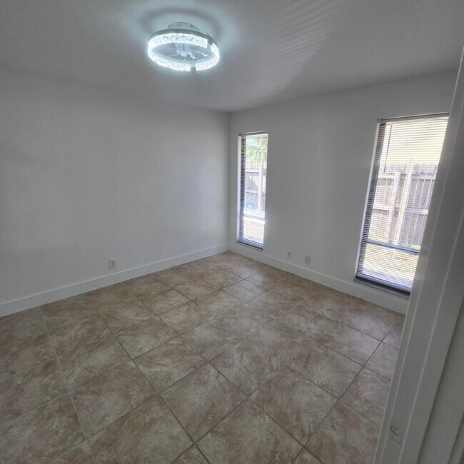 Building Photo - 1237 Wynnedale Rd