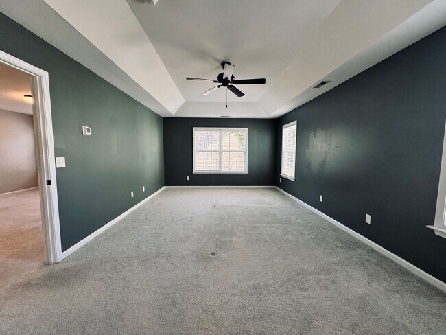 Building Photo - South AVL - Well Kept, Large Home with Garage