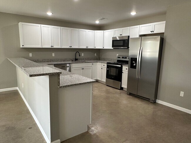 Building Photo - 120-122 S Pearl Duplex