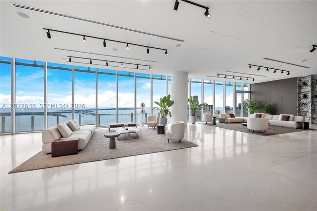 Building Photo - 300 S Biscayne Blvd