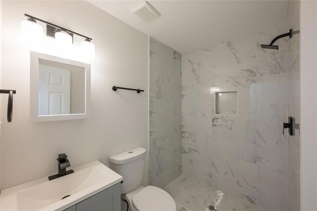 Building Photo - 2027 Lois Pl NW