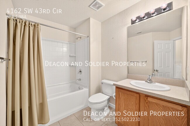 Building Photo - 4162 SW 43rd Cir