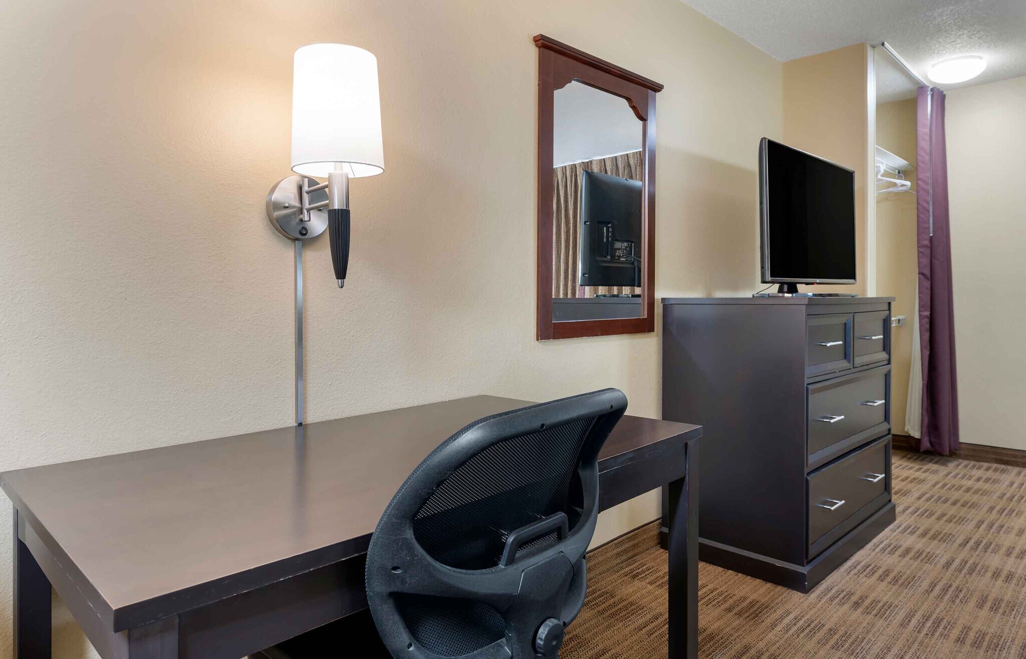 Building Photo - Furnished Studio-Indianapolis - Castleton