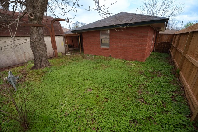 Building Photo - 1904 Edgehill Rd