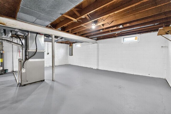 Building Photo - 176 Robinwood Ave