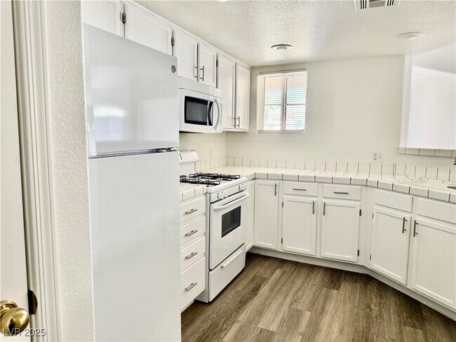 Building Photo - 7400 W Flamingo Rd