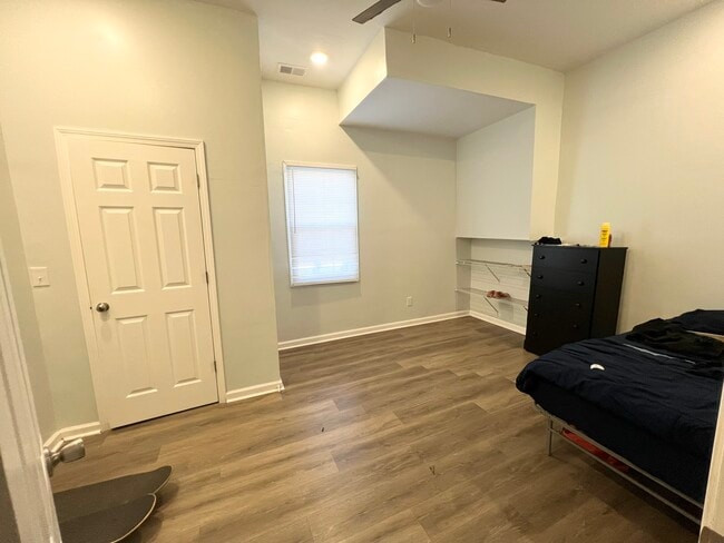 Building Photo - 3206 Rudd Ave