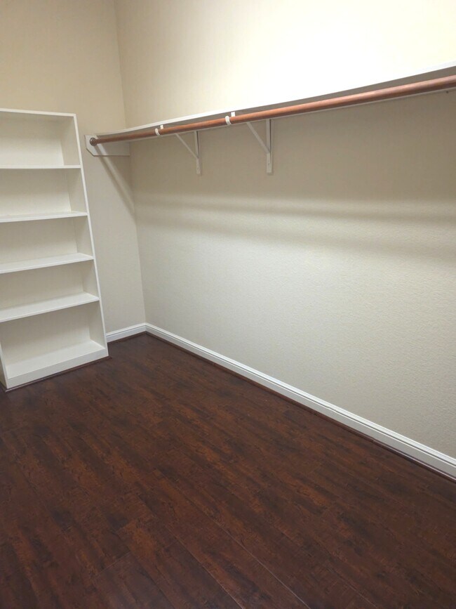 Building Photo - 15127 Calvano Dr