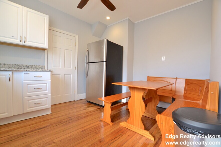 Building Photo - 68 S Crescent Circuit Cres