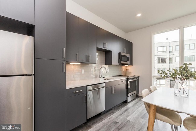 Building Photo - 2559 Amber St