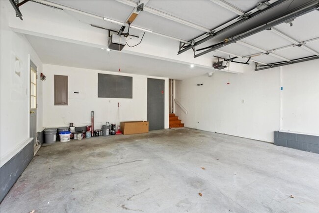 Building Photo - Kingsmill Gem