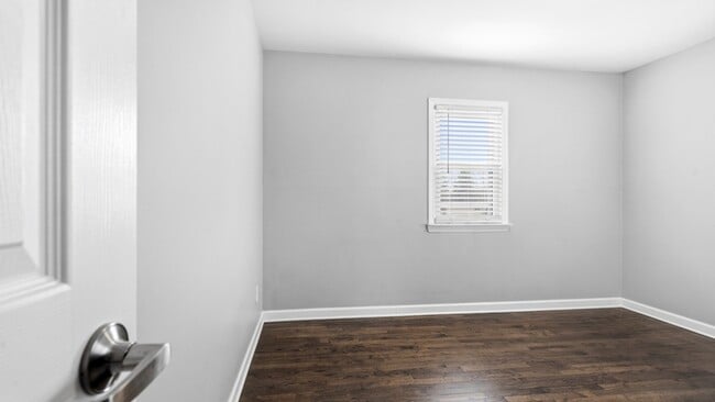 Building Photo - 1065 E Cross St