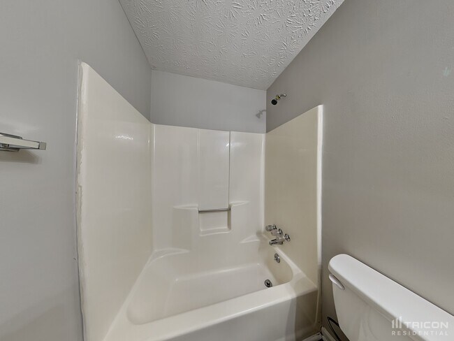 Building Photo - 40 Rosebud Ln