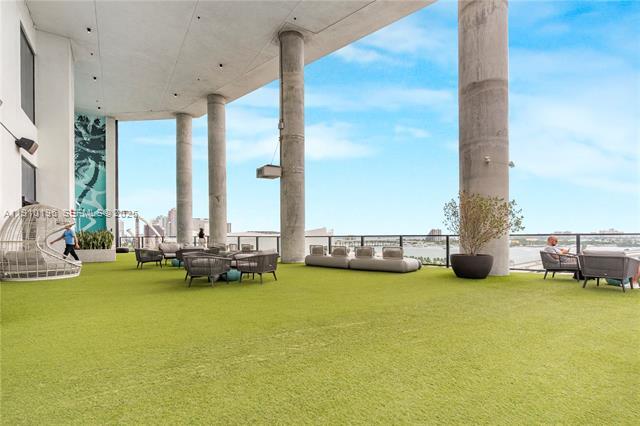 Building Photo - 398 NE 5th St