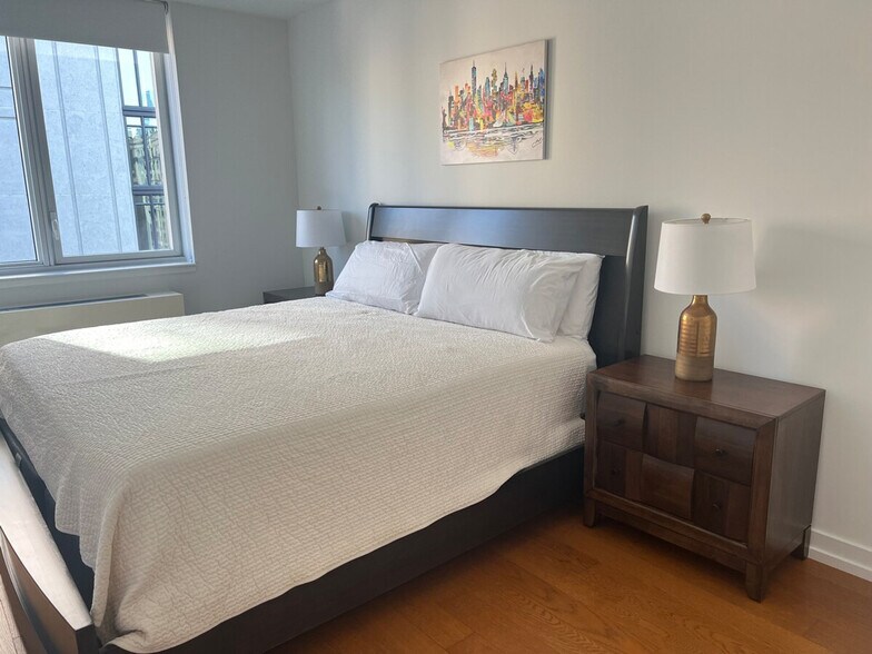 Building Photo - 676 Amsterdam Ave